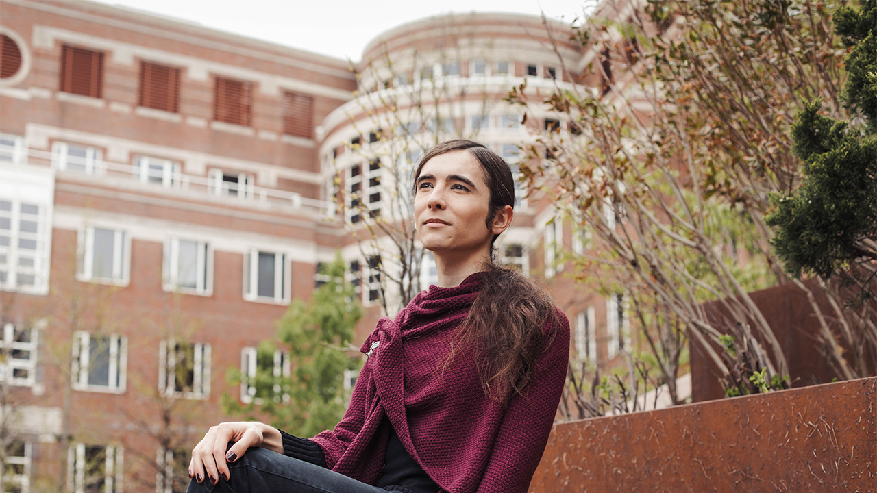 21_Commencement_Profile_Graf_Raven_Homepage-1280×720-1 21_Commencement_Profile_Graf_Raven_Homepage-1280×720-1